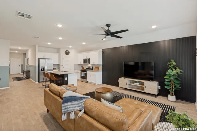 438 KAYDEN PT New Braunfels, TX 78130