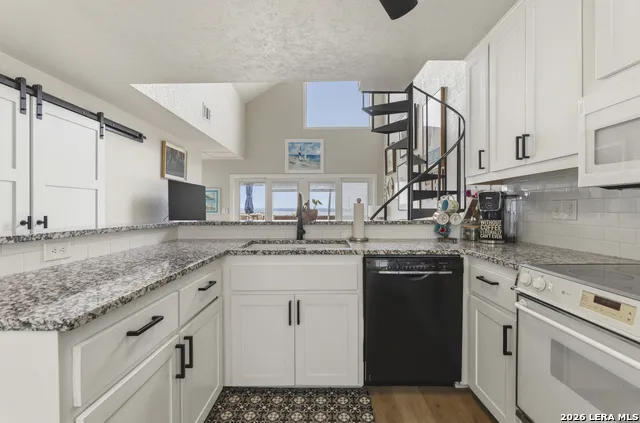 1601 LARSON DR #UNIT 2 Canyon Lake, TX 78133