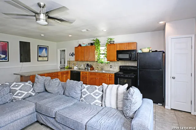 321 HIGH LOW DR New Braunfels, TX 78132