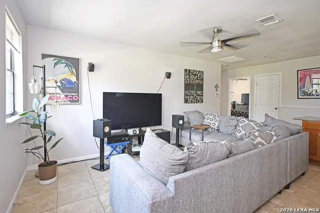321 HIGH LOW DR New Braunfels, TX 78132