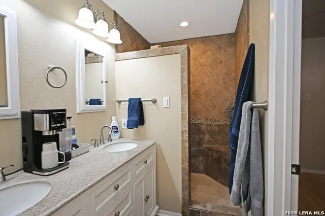 321 HIGH LOW DR New Braunfels, TX 78132