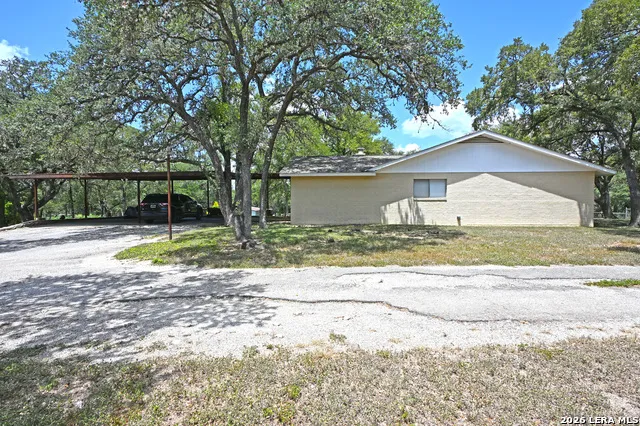 321 HIGH LOW DR New Braunfels, TX 78132