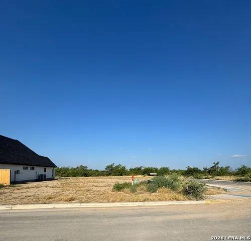 702 Encinal Eagle Pass, TX 78852