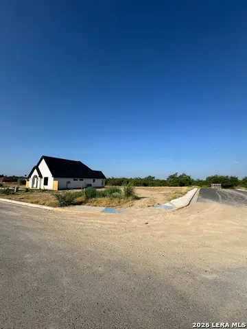 702 Encinal Eagle Pass, TX 78852