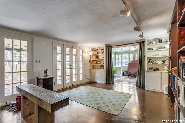 231 E Sunset San Antonio, TX 78209