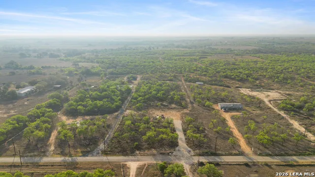 2161 County Road 124 Floresville, TX 78114