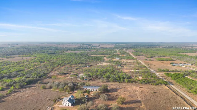 2161 County Road 124 Floresville, TX 78114