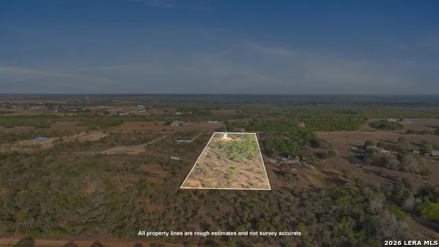 2161 County Road 124 Floresville, TX 78114