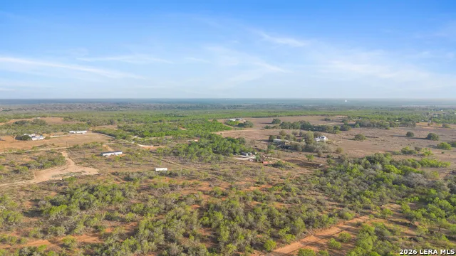 2161 County Road 124 Floresville, TX 78114