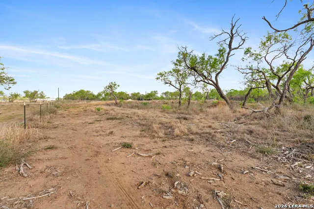 2161 County Road 124 Floresville, TX 78114