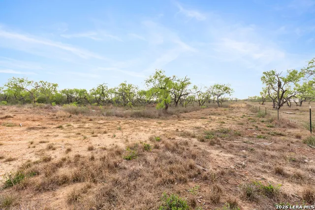 2161 County Road 124 Floresville, TX 78114