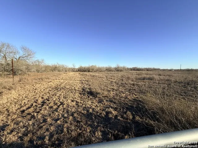 6093 Leal Pleasanton, TX 78064