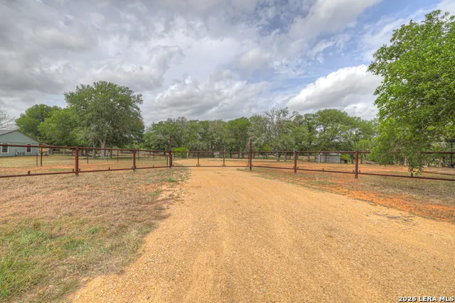 418 Fm 2984 Luling, TX 78648