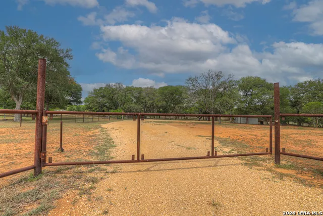 418 Fm 2984 Luling, TX 78648