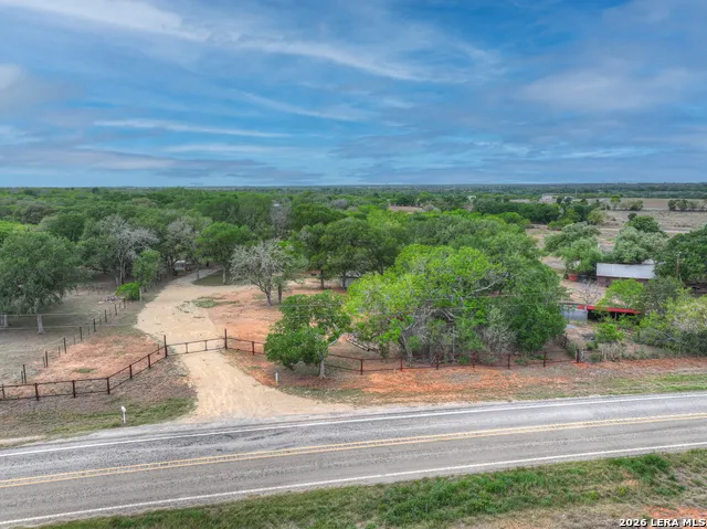 418 Fm 2984 Luling, TX 78648