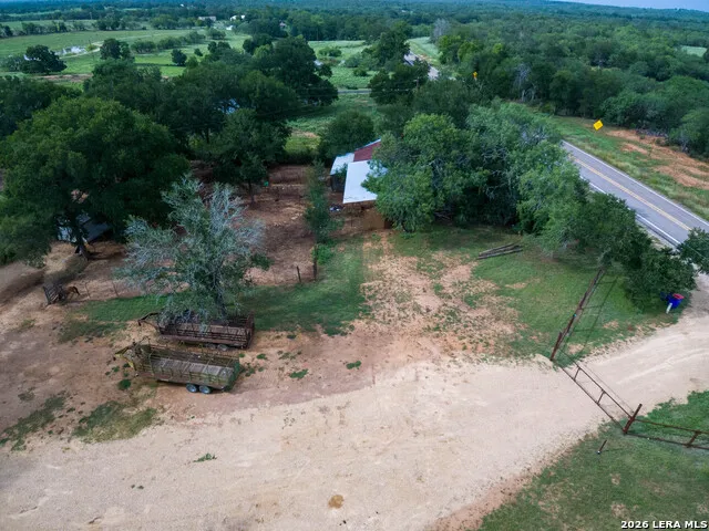 418 Fm 2984 Luling, TX 78648