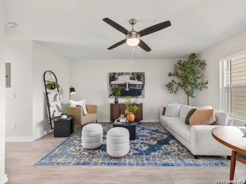 310 W Evergreen St Unit 101