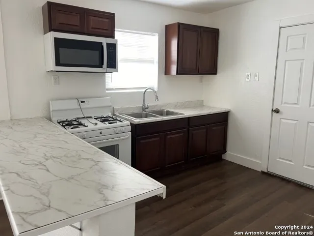 3631 W SALINAS ST San Antonio, TX 78207
