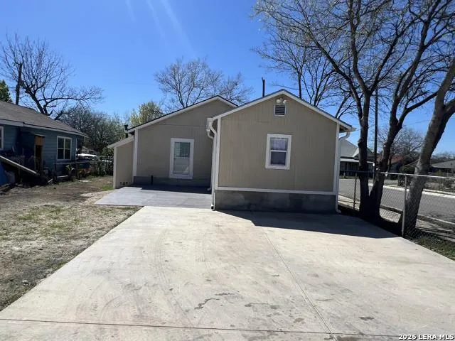 3631 W SALINAS ST San Antonio, TX 78207