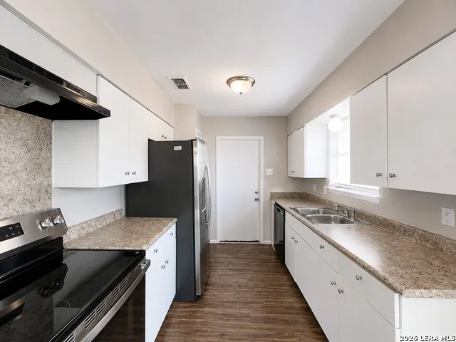 206 Balboa Drive Universal City, TX 78148