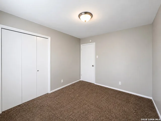 206 Balboa Drive Universal City, TX 78148