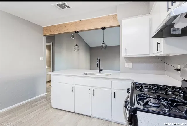 4900 E Stassney Ln Austin, TX 78744