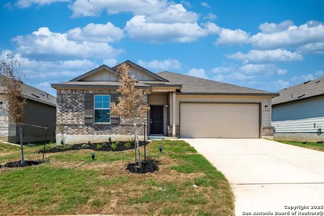1120 Eagle Crossing Seguin, TX 78155