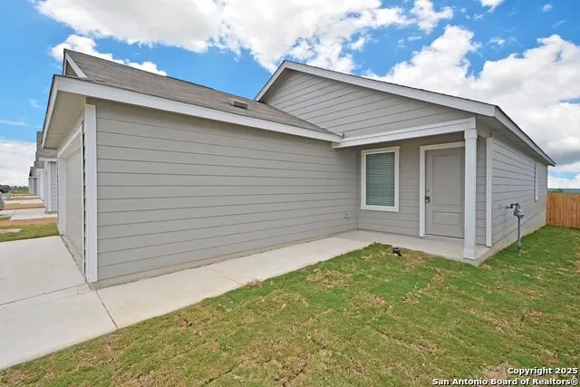 446 PAYTON PL Marion, TX 78124