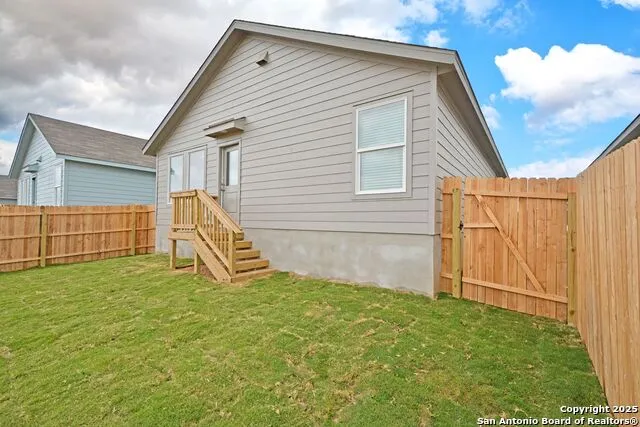 446 PAYTON PL Marion, TX 78124