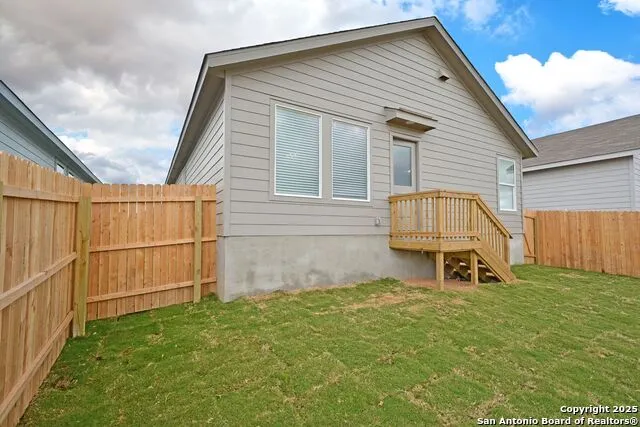 446 PAYTON PL Marion, TX 78124