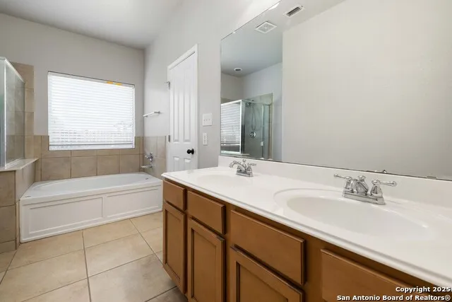 120 Clapboard Run Cibolo, TX 78108