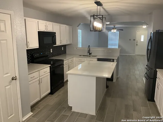 7806 Ruidoso Chase Selma, TX 78154