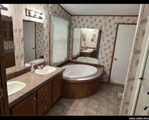 1667 COUNTY ROAD 345 Knippa, TX 78870