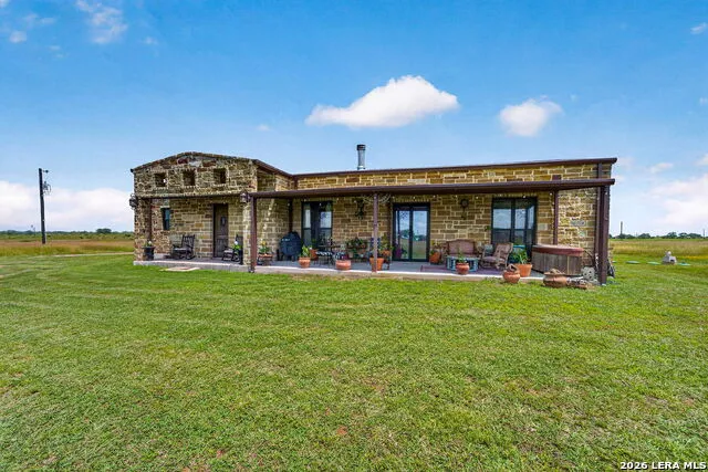 2193 STATE HIGHWAY 97 W Floresville, TX 78114
