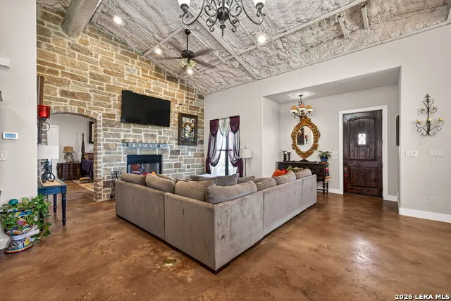2193 STATE HIGHWAY 97 W Floresville, TX 78114