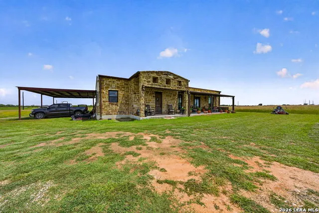 2193 STATE HIGHWAY 97 W Floresville, TX 78114