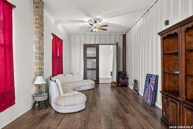 2193 STATE HIGHWAY 97 W Floresville, TX 78114