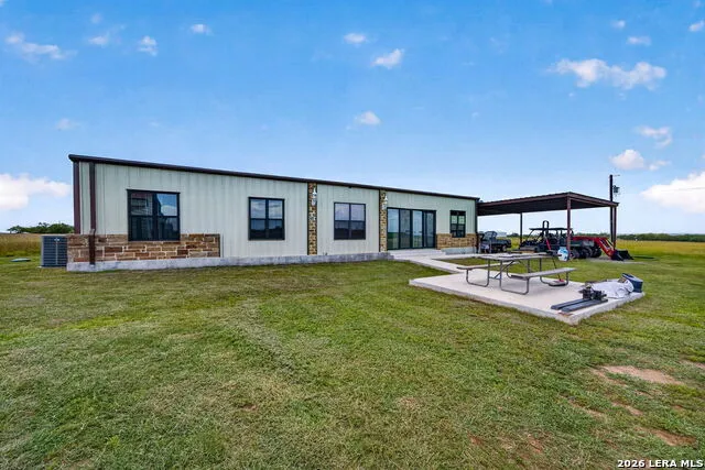 2193 STATE HIGHWAY 97 W Floresville, TX 78114