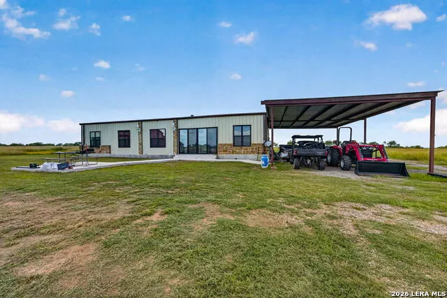 2193 STATE HIGHWAY 97 W Floresville, TX 78114