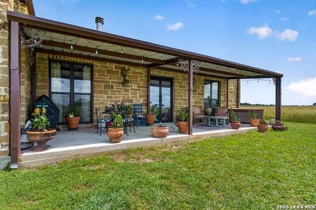 2193 STATE HIGHWAY 97 W Floresville, TX 78114
