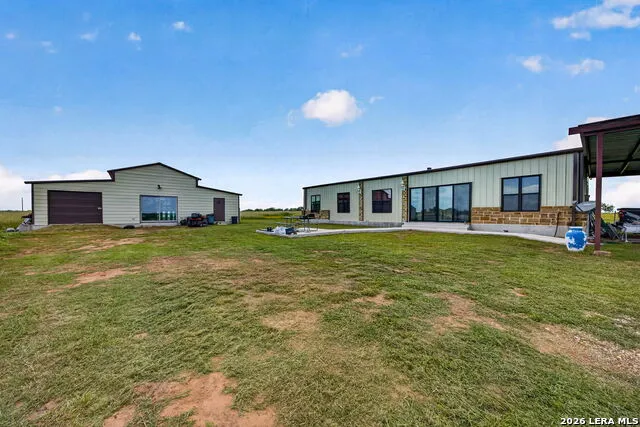 2193 STATE HIGHWAY 97 W Floresville, TX 78114