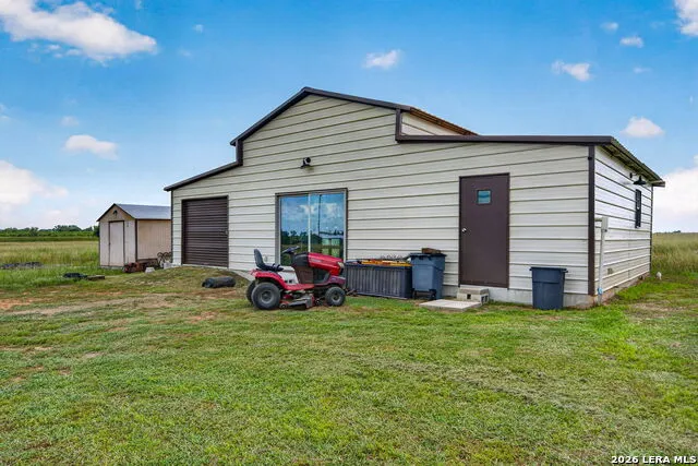 2193 STATE HIGHWAY 97 W Floresville, TX 78114