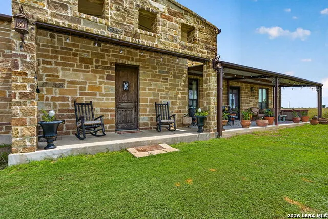 2193 STATE HIGHWAY 97 W Floresville, TX 78114