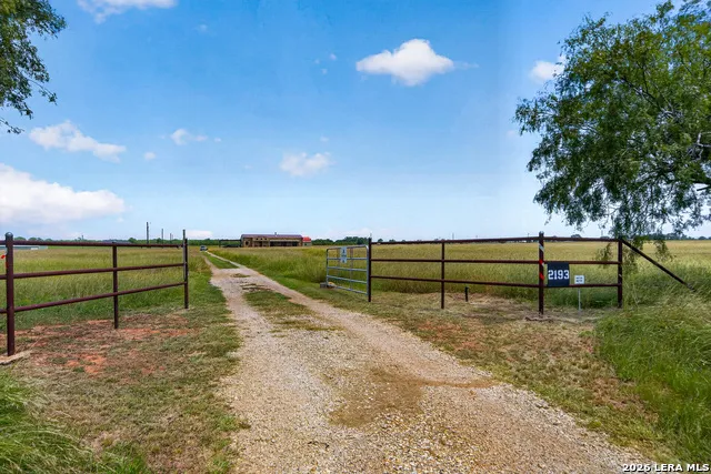 2193 STATE HIGHWAY 97 W Floresville, TX 78114