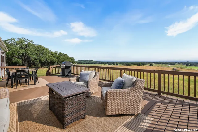 22B Cravey Rd Boerne, TX 78006