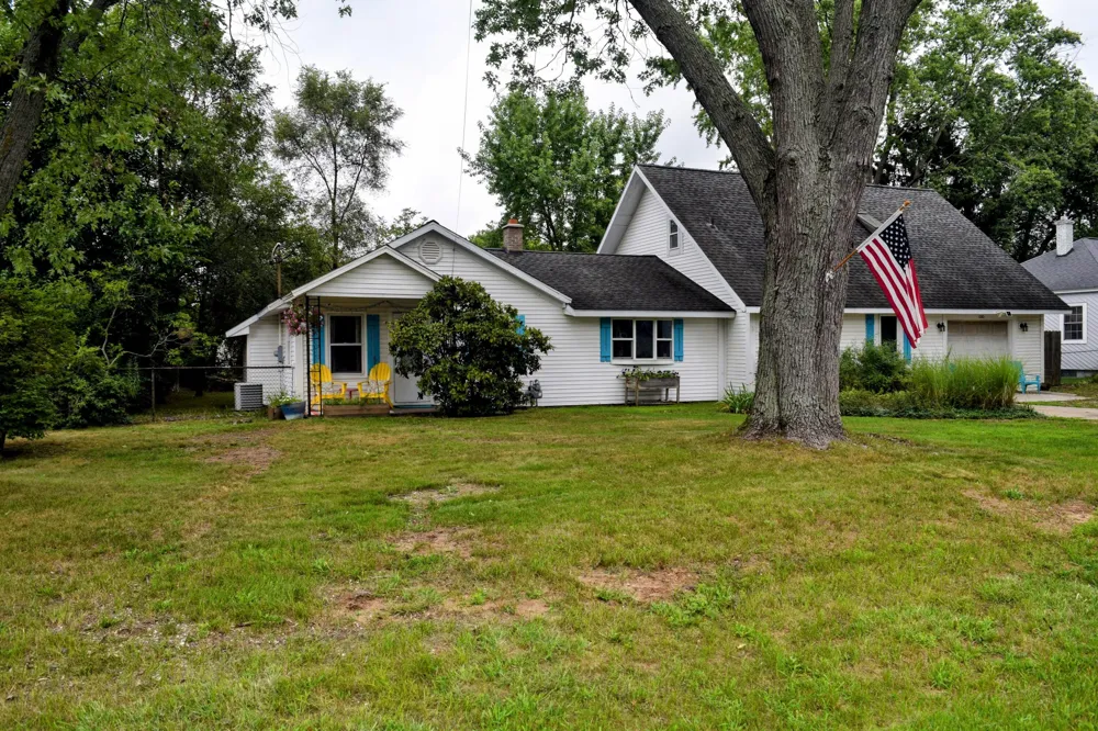 1080 Bellway Avenue Norton Shores, MI 49441