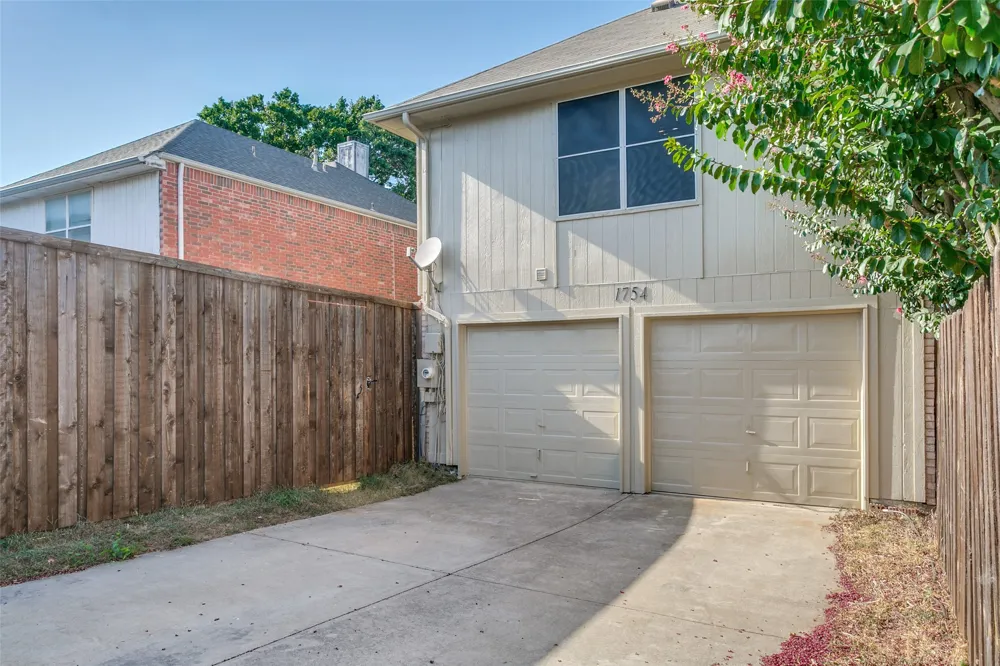 1754 Circle Creek Drive Lewisville, TX 75067