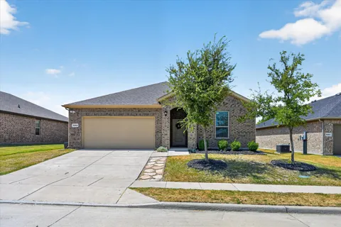3008 Redwood Street