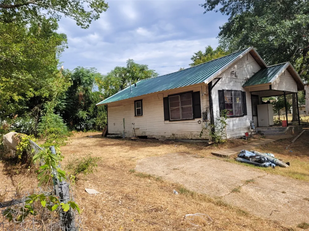 1020 NE 8TH Paris, TX 75460