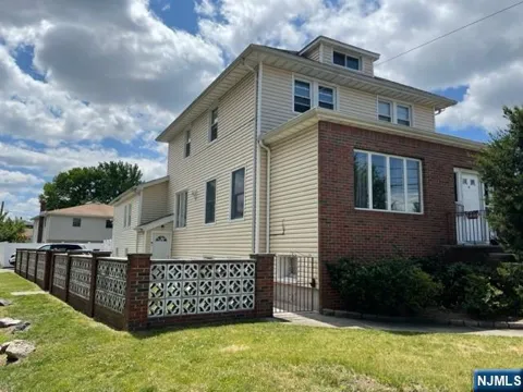 236 Franklin Street 1